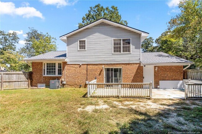 Building Photo - 1302 Kienast Dr