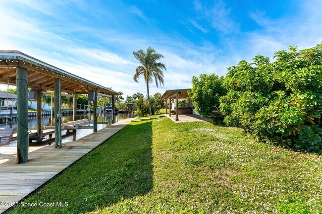 Building Photo - 445 Diana Blvd