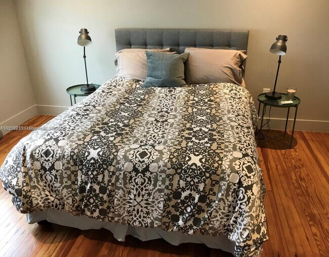 Building Photo - 1618 Michigan Ave