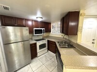 Building Photo - 1932 Lake Atriums Cir