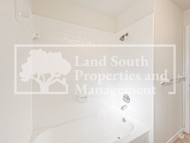 Building Photo - 5824 Charlton Dr