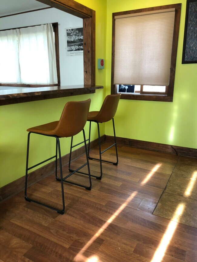 Building Photo - 4537 SE Mitchell St