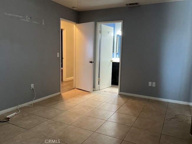 Building Photo - 17965 Live Oak St