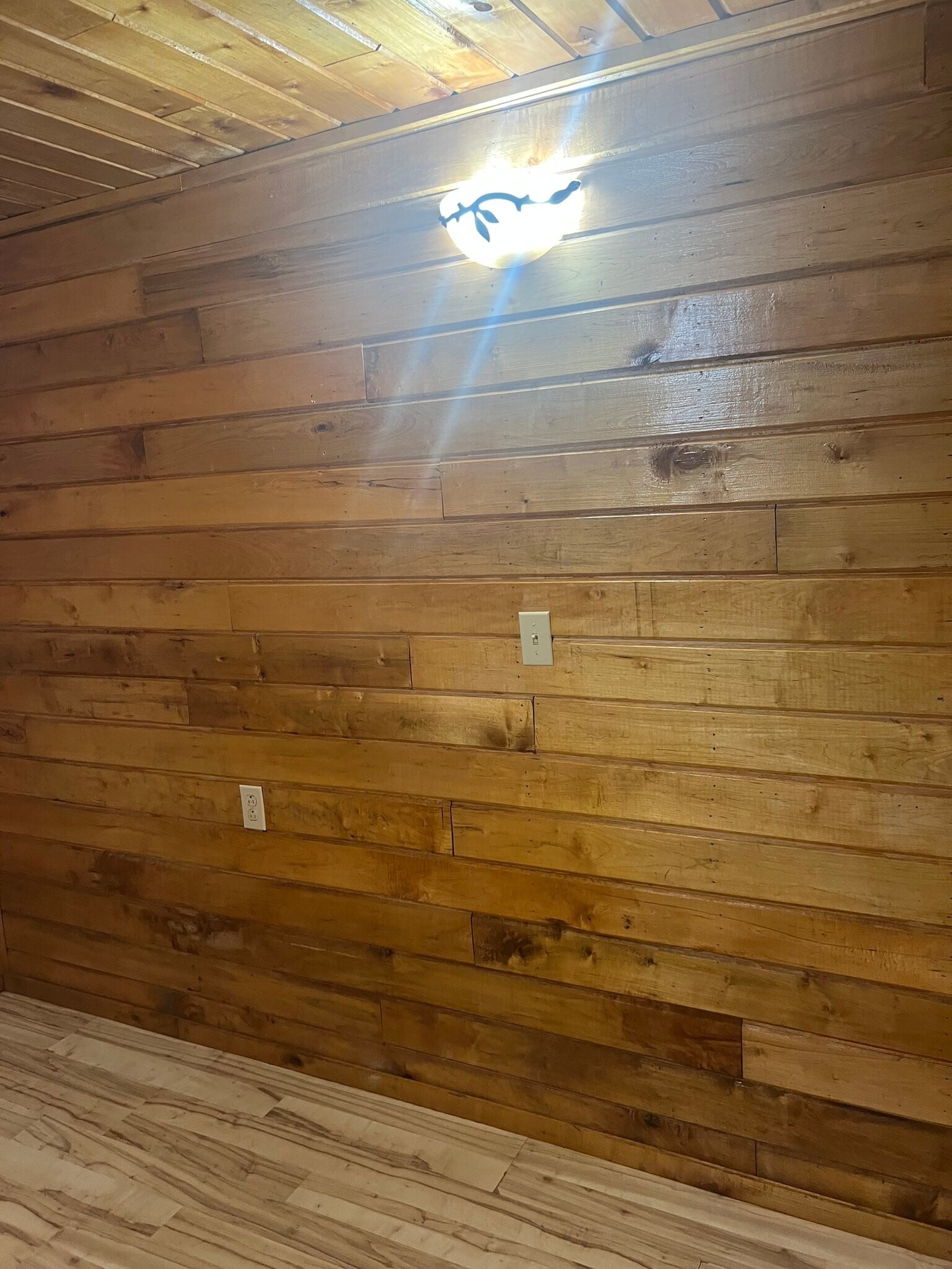 Building Photo - 1574 Armstrong Rd