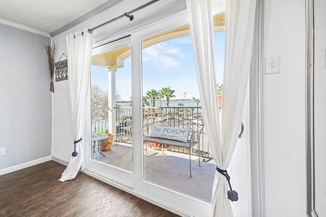 Building Photo - 307 Yacht Club Ln