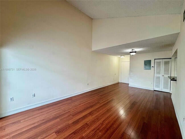 Building Photo - 9731 Fontainebleau Blvd