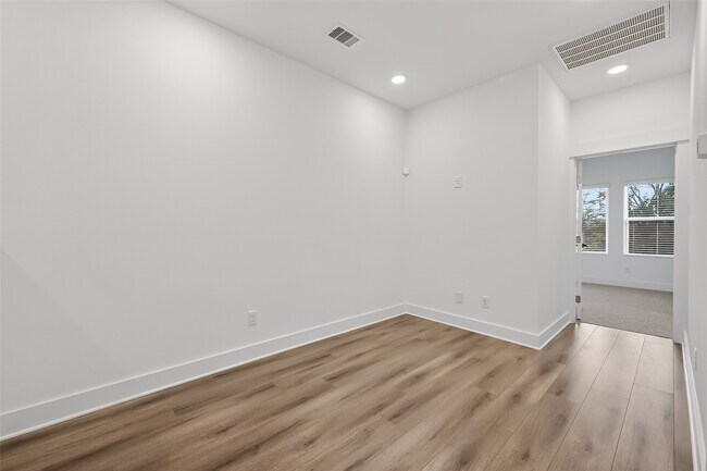 Building Photo - 314 Neyland St