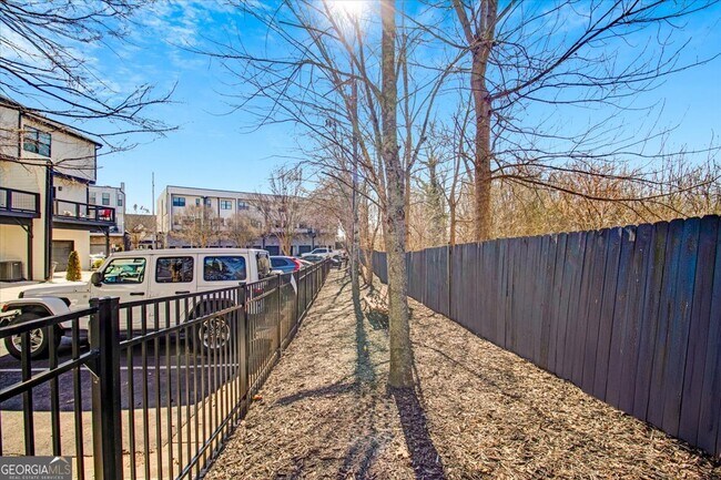 Building Photo - 2030 Main St NW