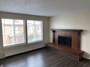 Building Photo - "One Month Free Rent with Signed 12 month Lease, 2-Bed Gem in Denver – Cozy 920 Sq. Ft."