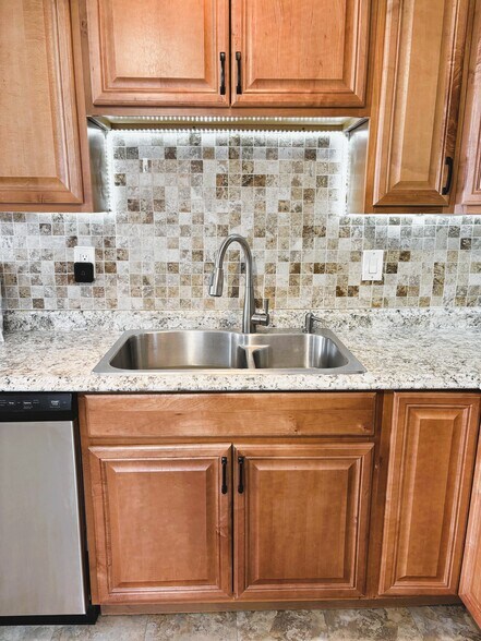 Building Photo - 3300 Madison Ave