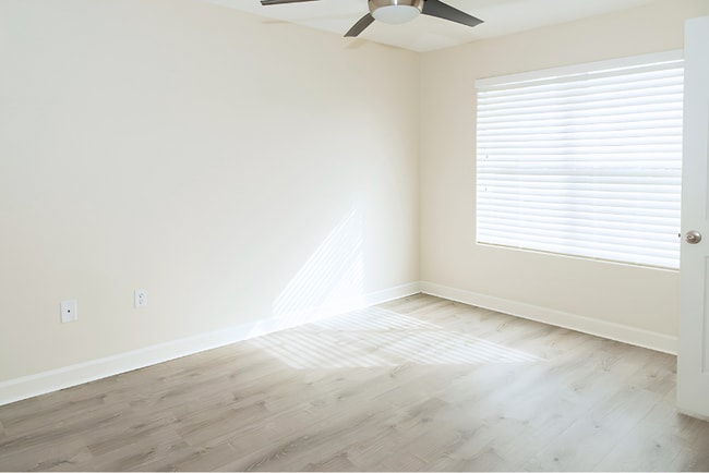 Building Photo - $250 Off First Month's Rent!!