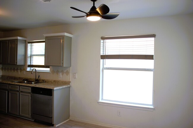 Building Photo - TWO WEEKS FREE RENT!!!!! Newly Remodeled K...