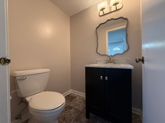 Building Photo - 612 Newbury Ln