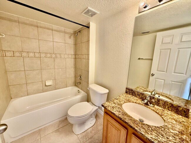 Building Photo - 301 SW Palm Dr