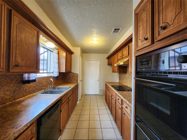 Building Photo - 9607 Hanford St