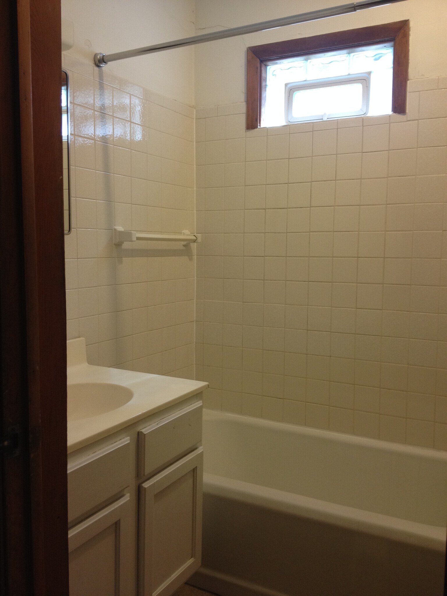 Building Photo - 2421 S Howell Ave