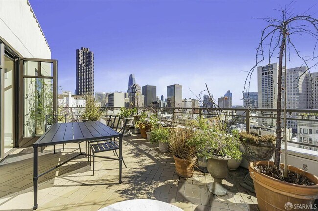 Building Photo - 875 California St