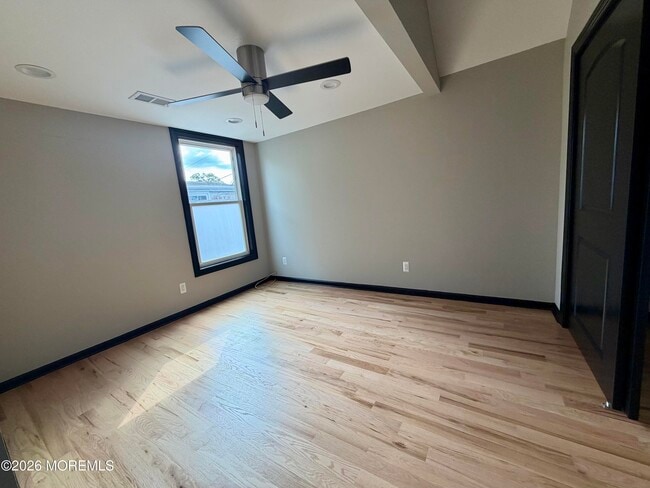 Building Photo - 98-100-100 Raritan Ave