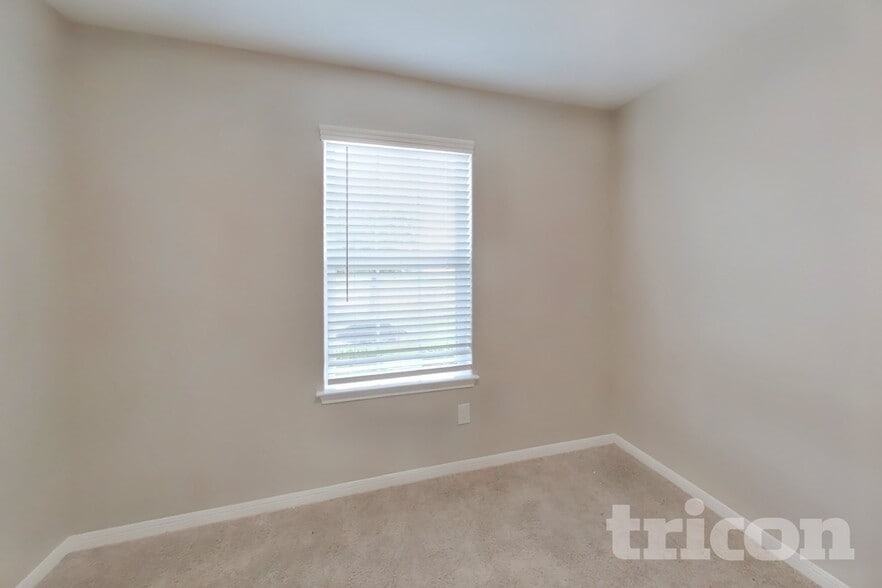 Building Photo - 801 Painted Bison Dr