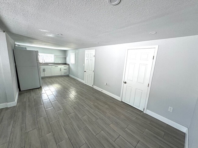 Building Photo - 515 49th Ave Terrace W