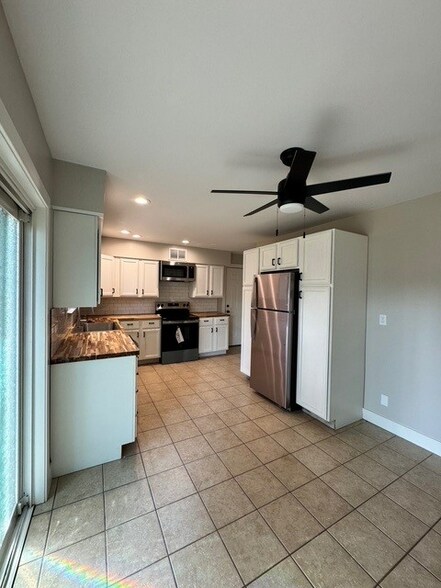 Building Photo - 8479 Northport Dr