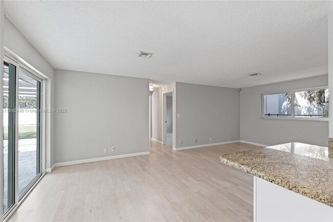 Building Photo - 565 NE Olive Way