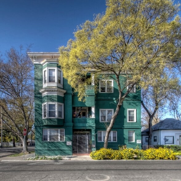 Building Photo - The Lindsay Furnished Apartments