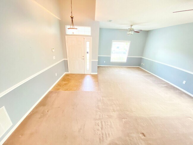 Building Photo - Beautiful Lake View Home in Waterside Estate!