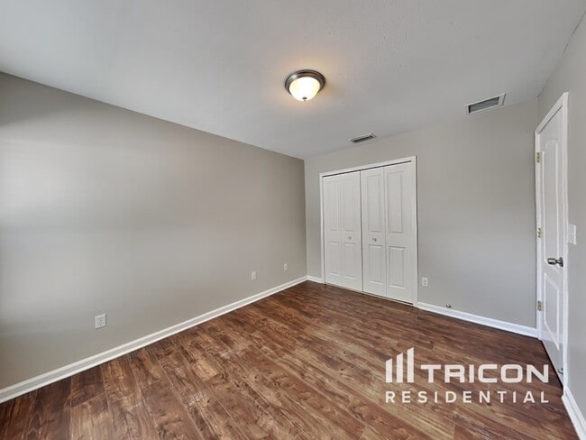 Building Photo - 246 Fort Milton Dr
