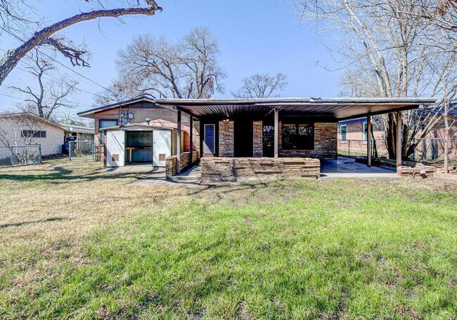 Building Photo - 7803 Lazy Ln
