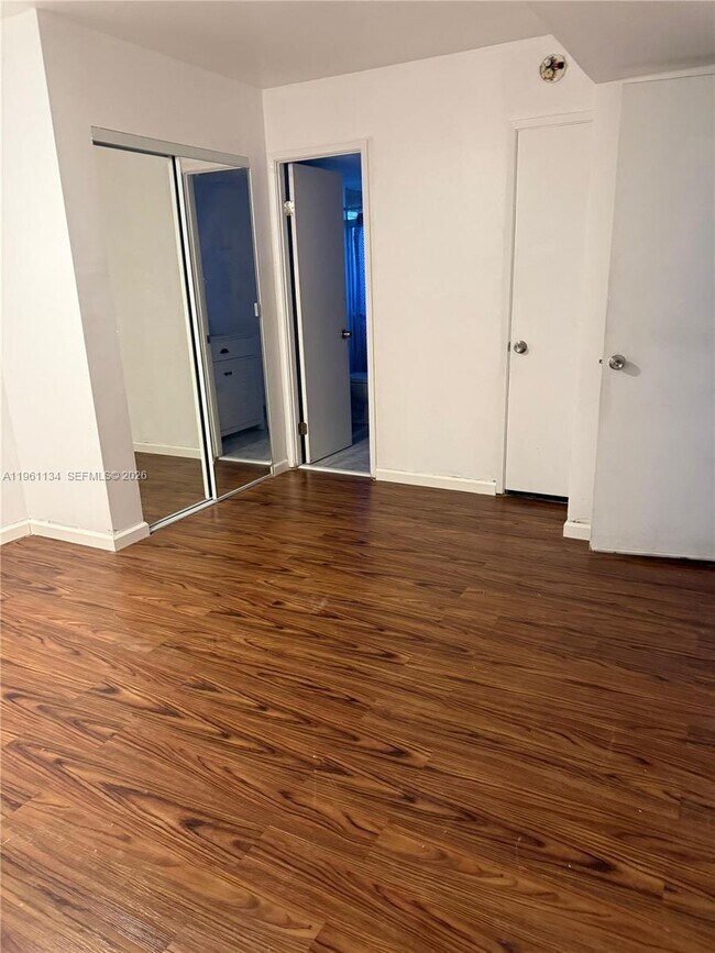 Building Photo - 1710 NE 191st St