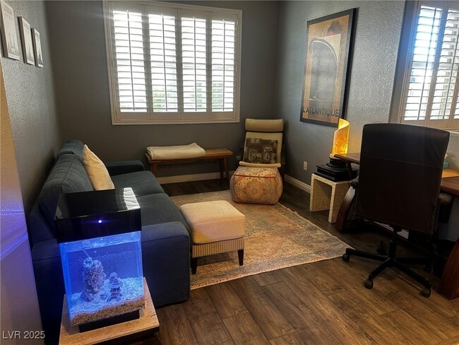 Building Photo - 1004 Crescent Falls St