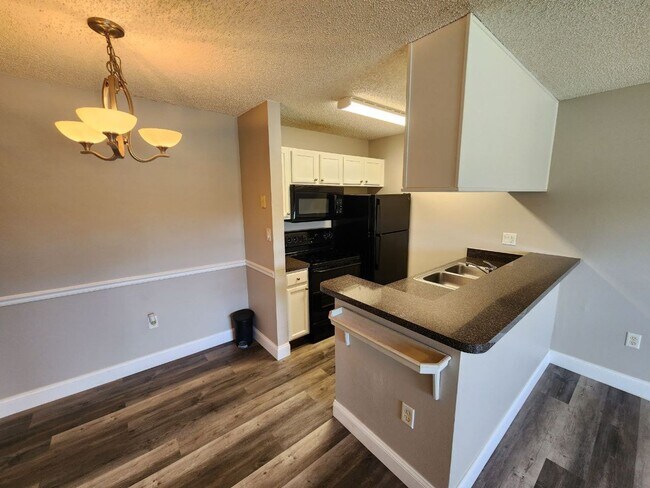Building Photo - Water Front- 2nd Floor- 1 Bedroom 1 Bath f...