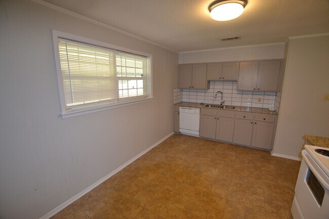 Building Photo - Location!  Location!  Newly updated, 3 bedroom, 1.5 bath home in Baker