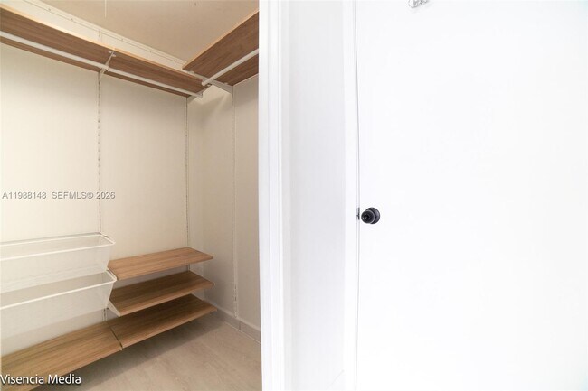 Building Photo - 1351 NE Miami Gardens Dr