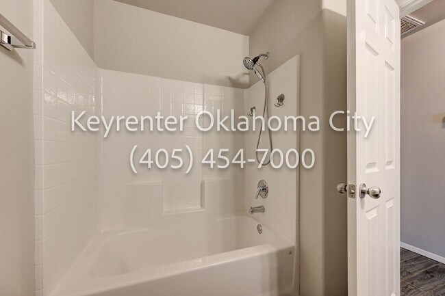 Building Photo - Modern Single Family Home in El Reno, OK!