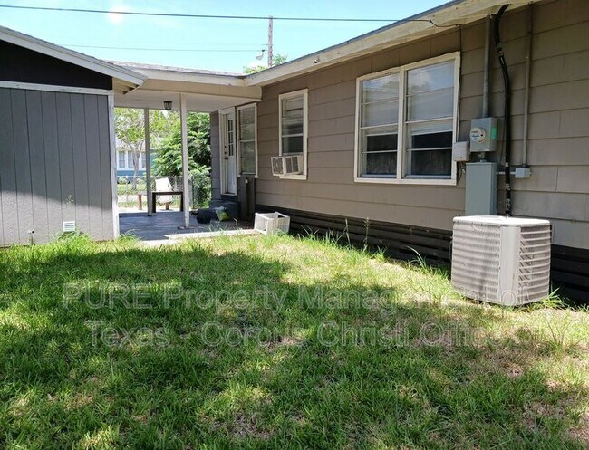 Building Photo - 1329 Oak Park Dr