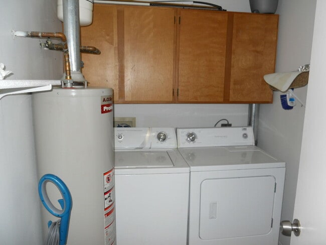 Building Photo - 1305 Westbrooke St