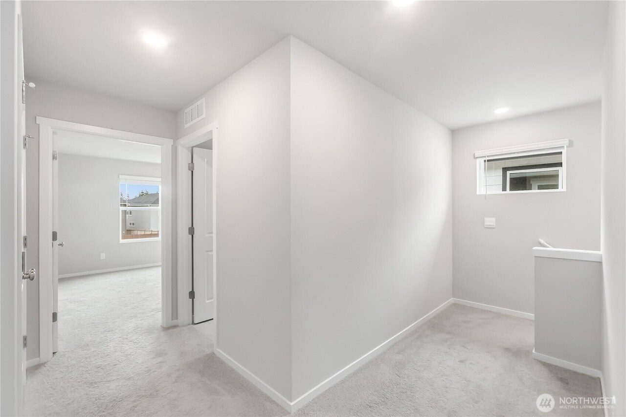 Building Photo - 1388 SW Pendleton Way