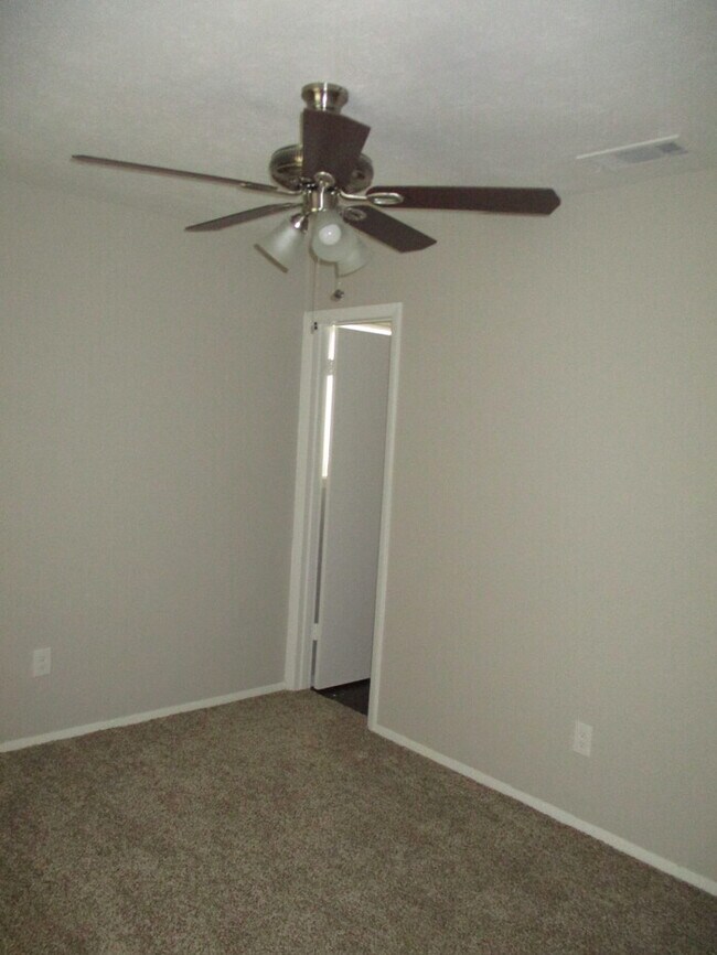 Building Photo - 4018 Ambrose Dr