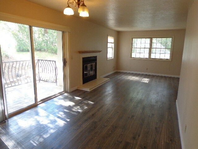 Building Photo - 954 Schneitter Cir