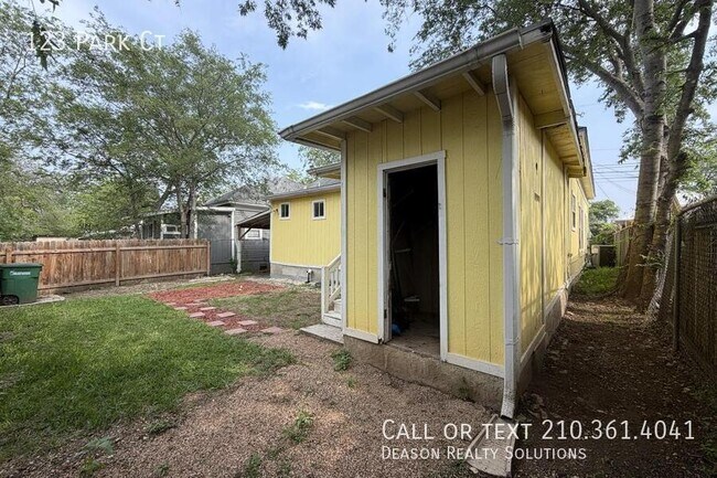 Building Photo - 123 Park Ct