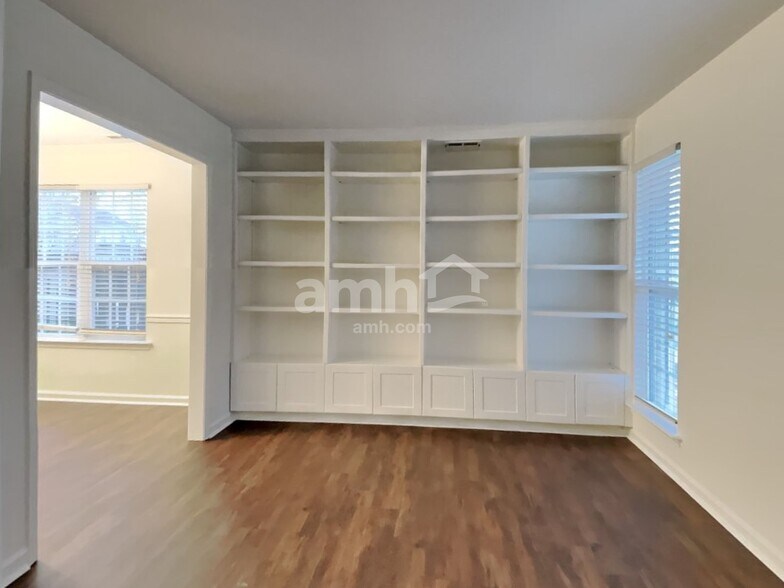 Building Photo - 126 Elrosa Rd