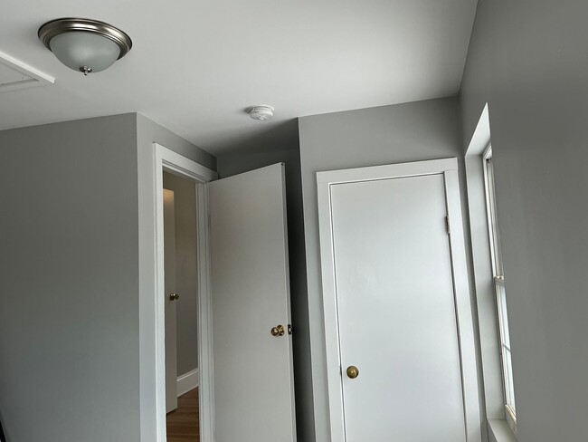 Building Photo - 160 S Main St