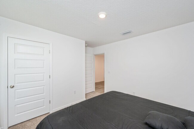 Building Photo - 103 Riverwalk Cir