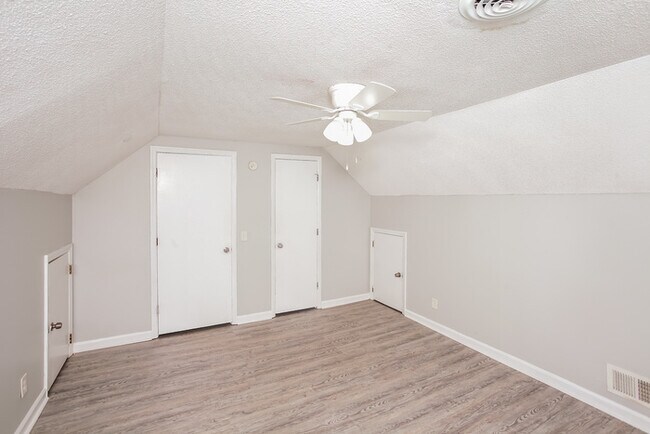Building Photo - 1745 Bywood Dr