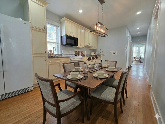 Building Photo - 5434 W Drummond Pl