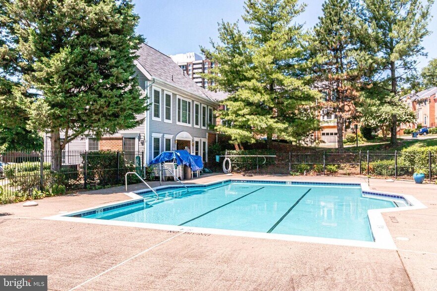 Building Photo - 259 S Pickett St