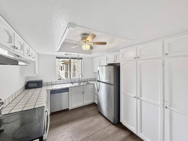 Building Photo - Beautiful 3BD/3BA W/ Attached Garage and In-Unit Laundry in La Jolla!