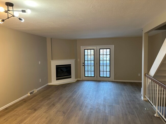 Building Photo - 6935 Tippecanoe Rd